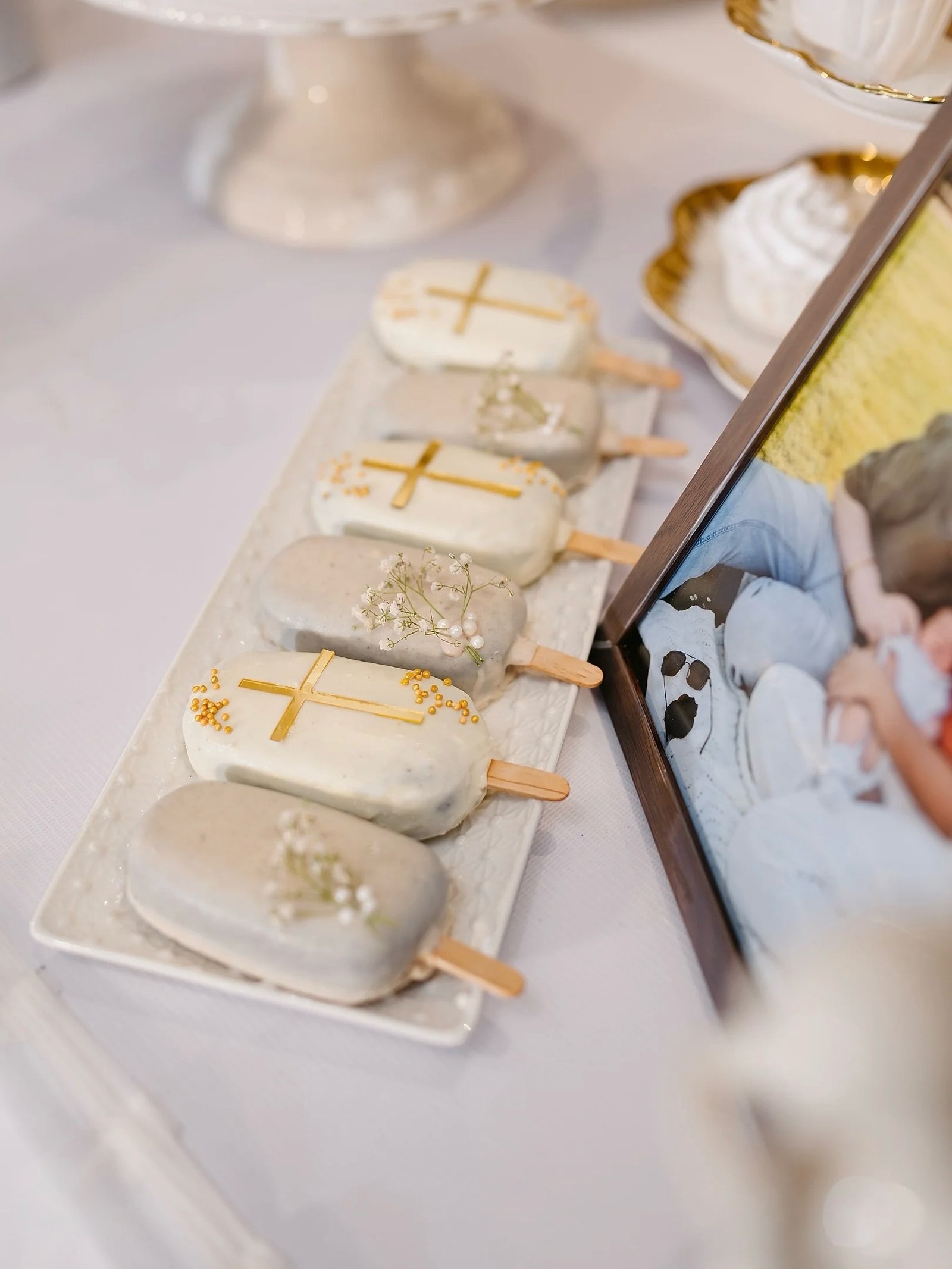 Hand-finished ivory and gold desserts
